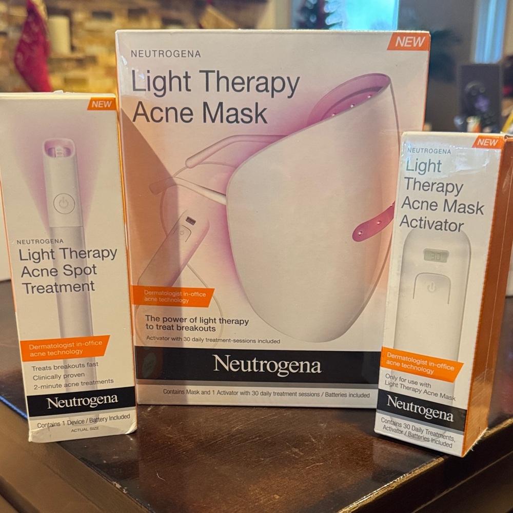 Neutrogena ACNE NO MORE!!! using the Light Therapy Acne Mask and Activator Set